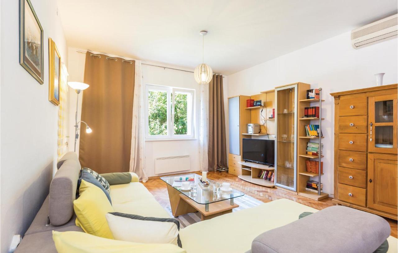Lovely Apartment In Makarska With Wifi מראה חיצוני תמונה