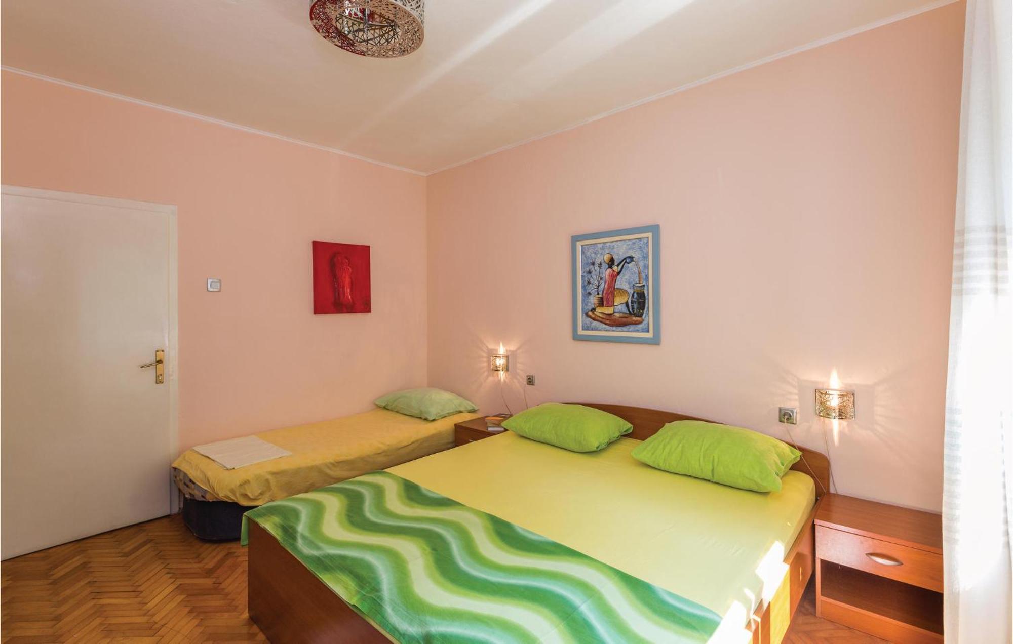 Lovely Apartment In Makarska With Wifi מראה חיצוני תמונה