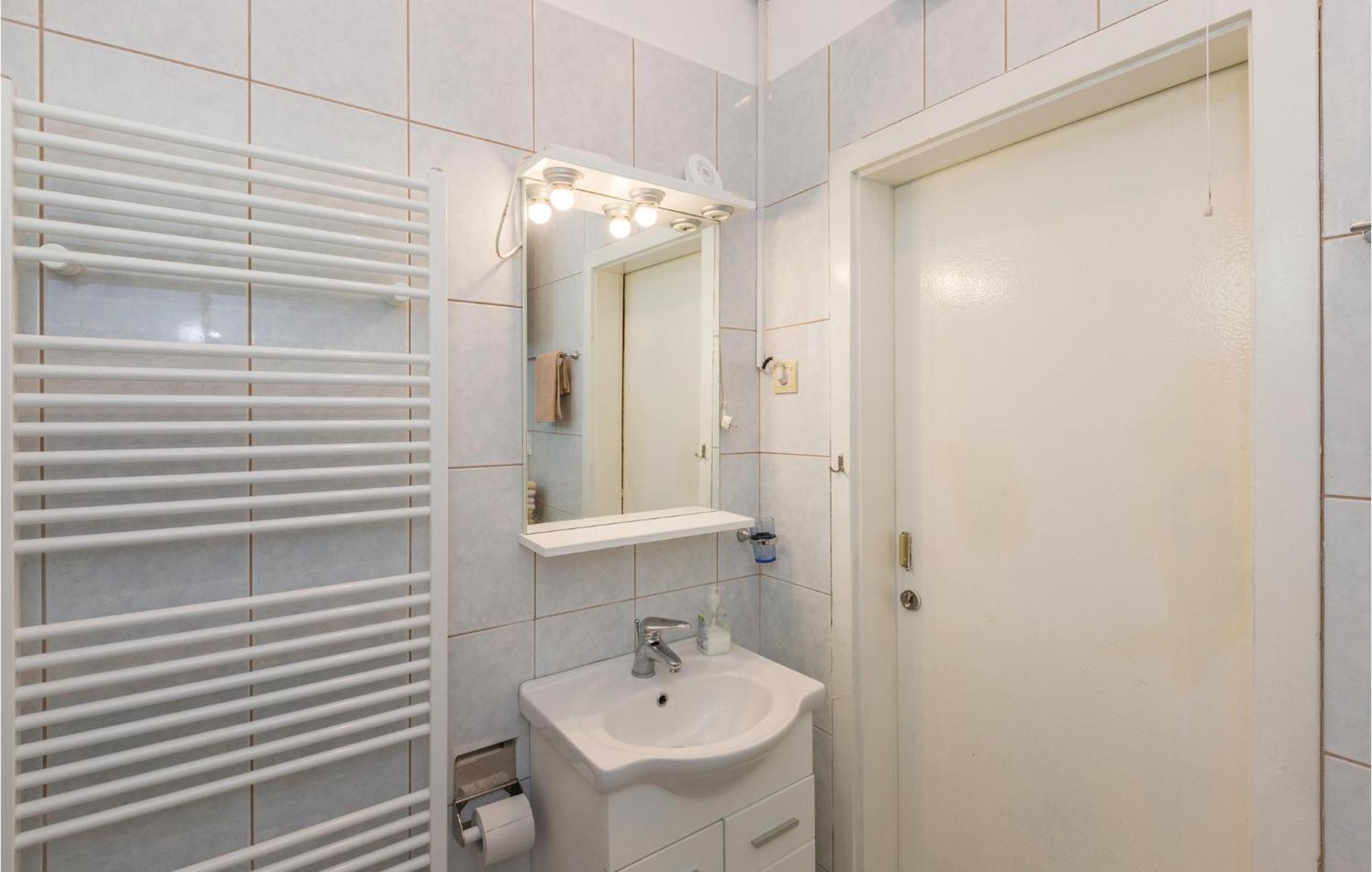 Lovely Apartment In Makarska With Wifi מראה חיצוני תמונה