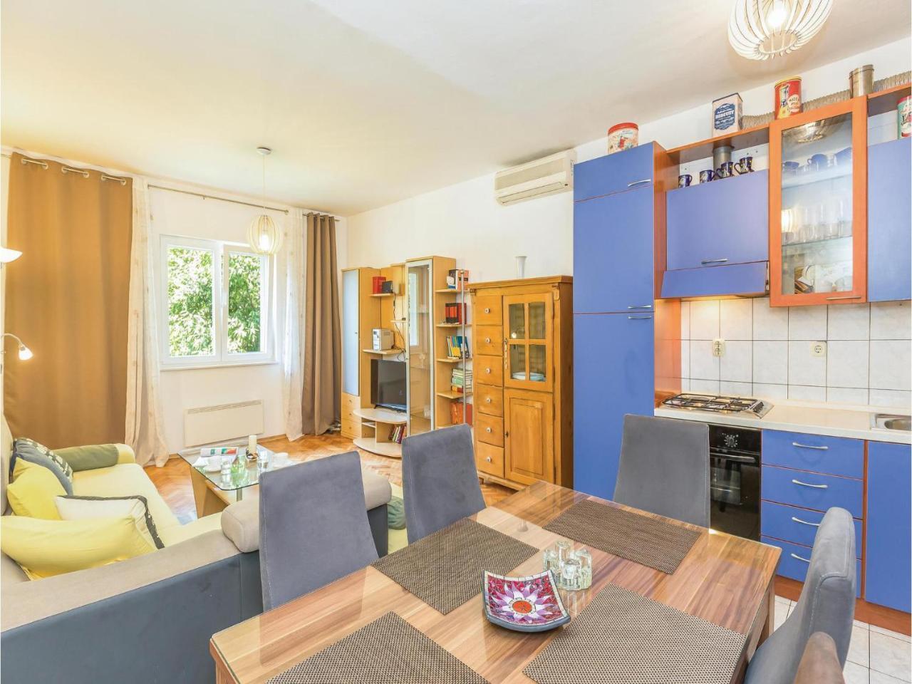 Lovely Apartment In Makarska With Wifi מראה חיצוני תמונה