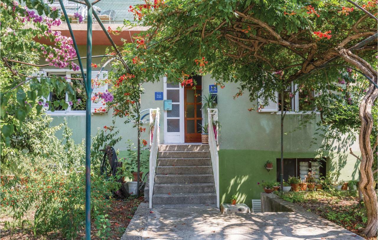 Lovely Apartment In Makarska With Wifi מראה חיצוני תמונה